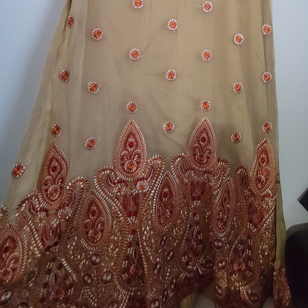 Pakistani shalwar kameez